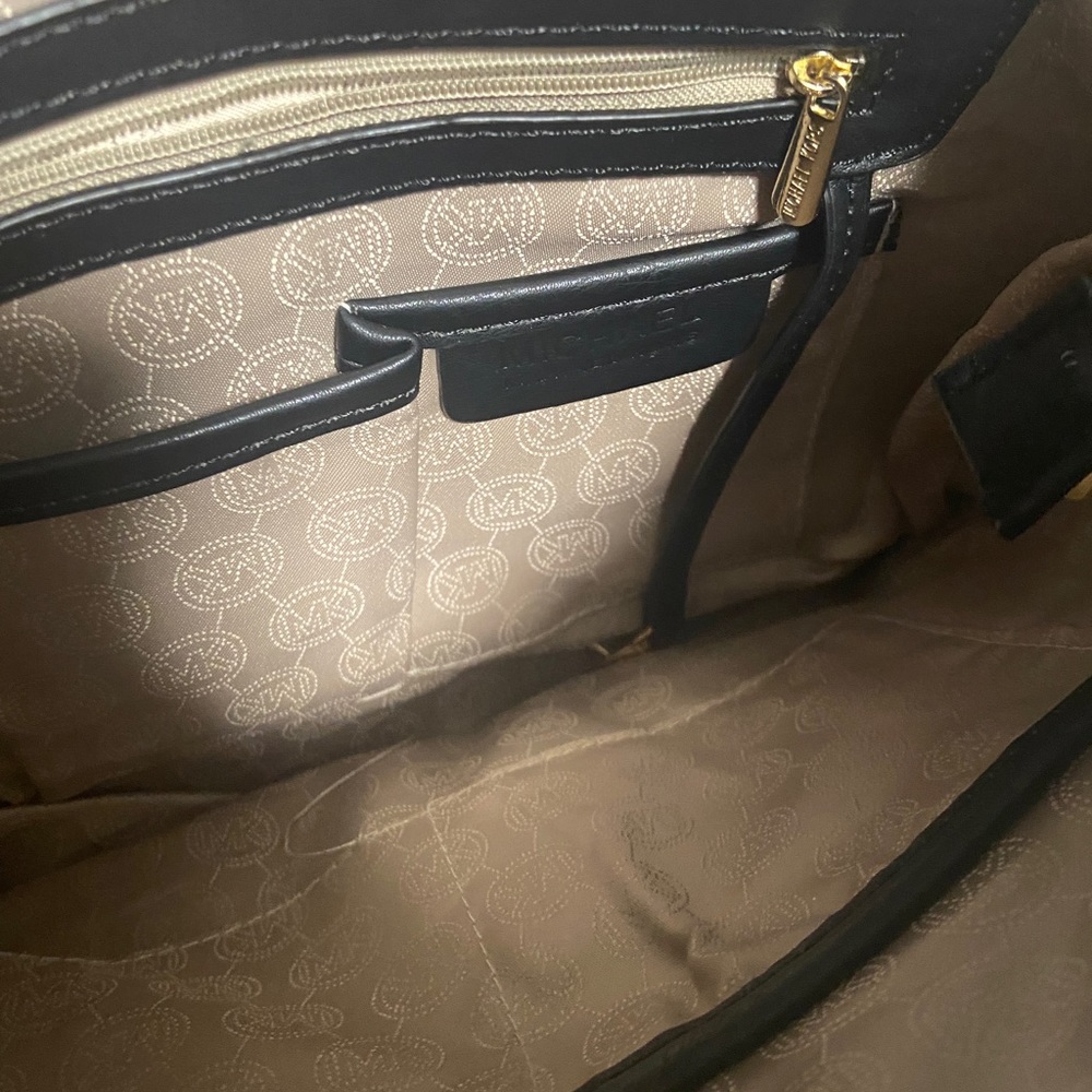 Micheal Kors Cheetah Print Crossbody Bag - Picture 6 of 10